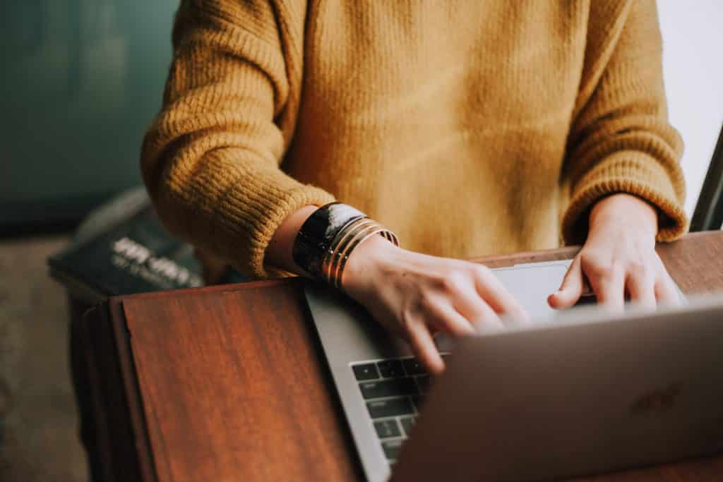 What are the Differences between Instagram and Facebook Posts? | social media marketing | online business | facebook | Instagram | #socialmedia #socialmediamarketing #onlinebusiness