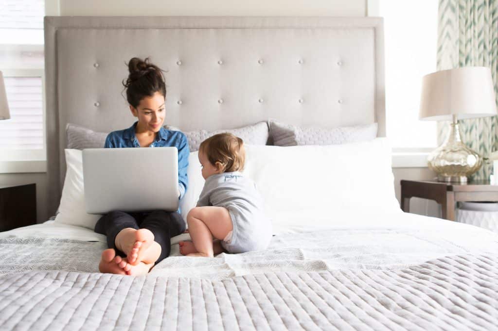 Child and mom. How to be a social media manager (with kids at home!)