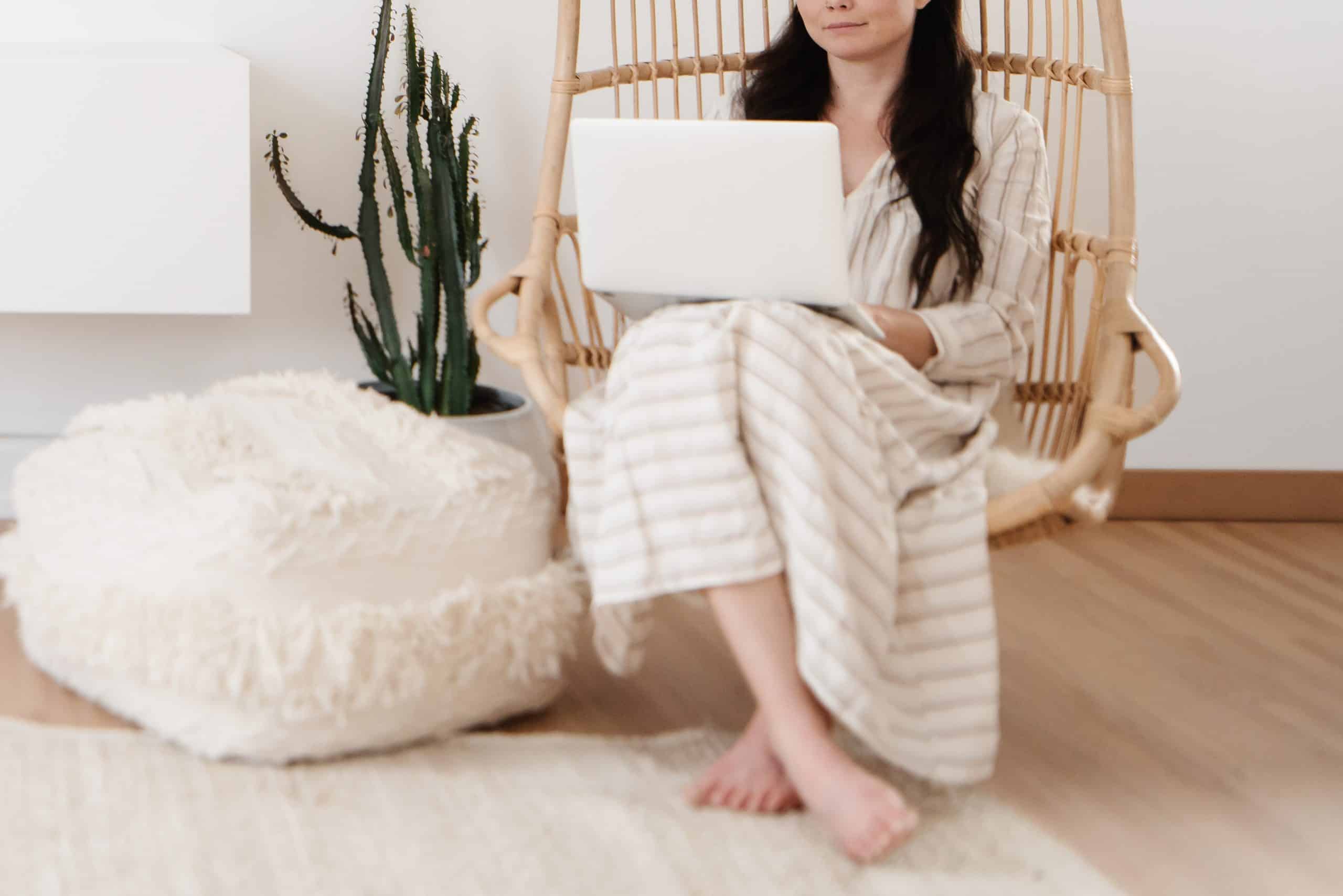 What are the Differences Between Instagram and Facebook Posts?